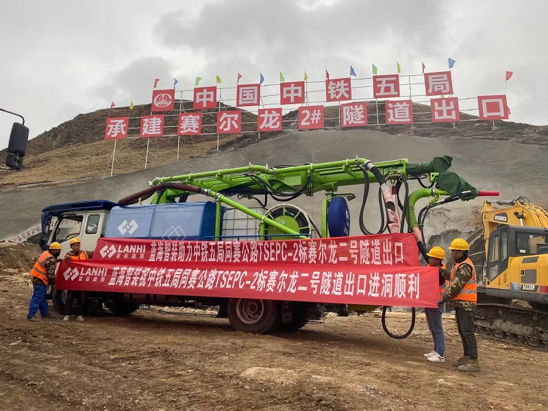 藍海智裝LCHP40C車載濕噴機械手助力同賽公路賽爾龍二號隧道出口建設